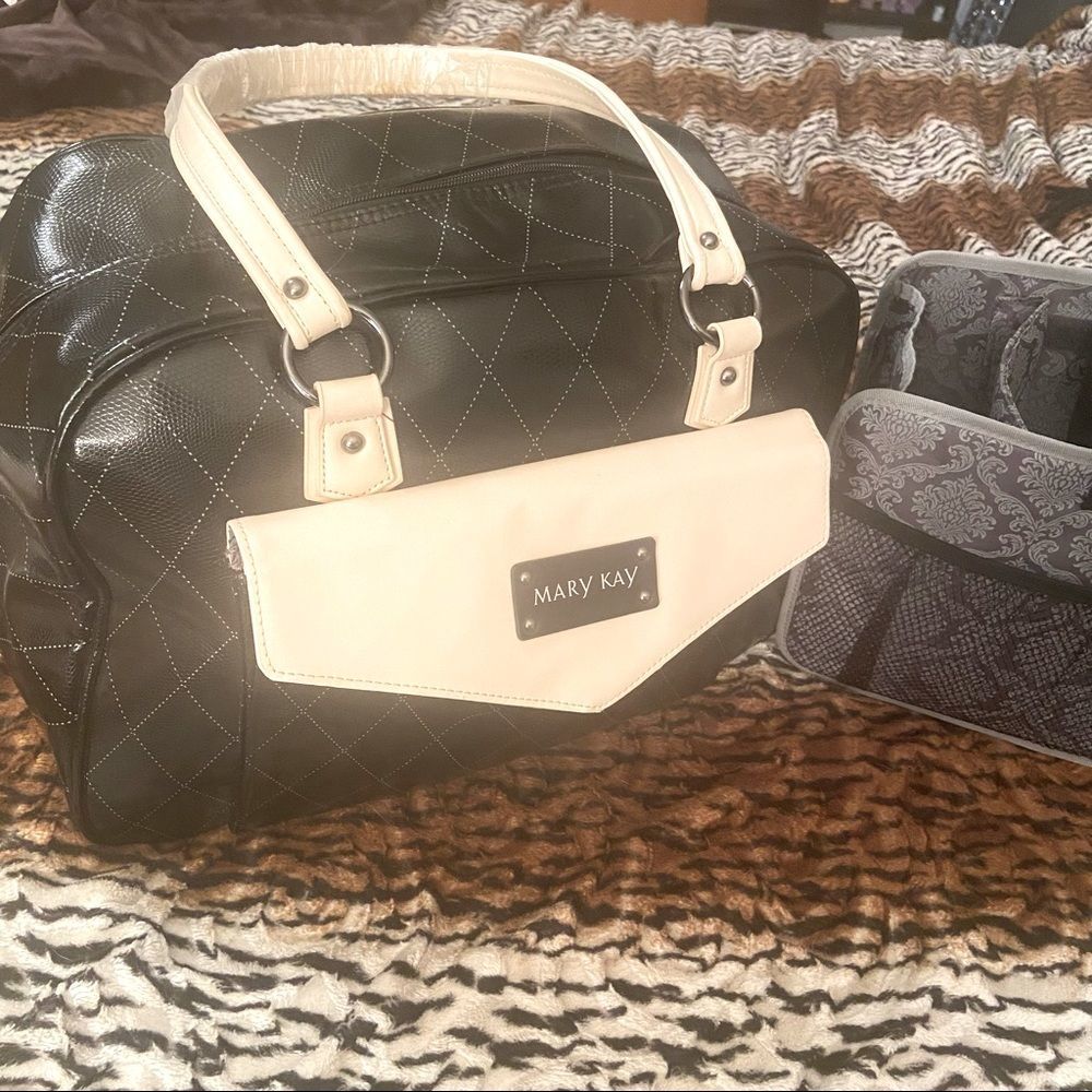 MARY KAY BAG w/large insert organizer. Weekender consultant bag presente…